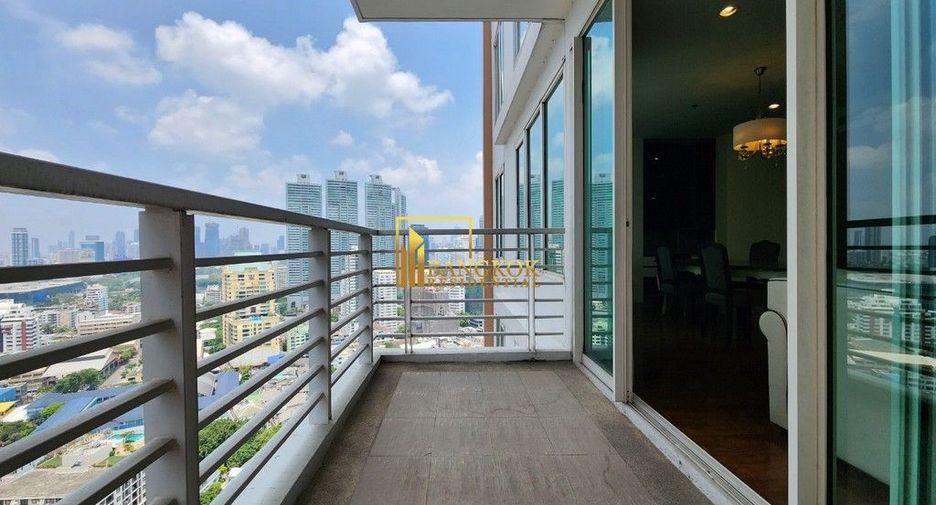 For rent 3 ベッドルーム condo in Khlong Toei, Bangkok