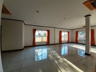Casa en venta de estudio en Saphan Sung, Bangkok