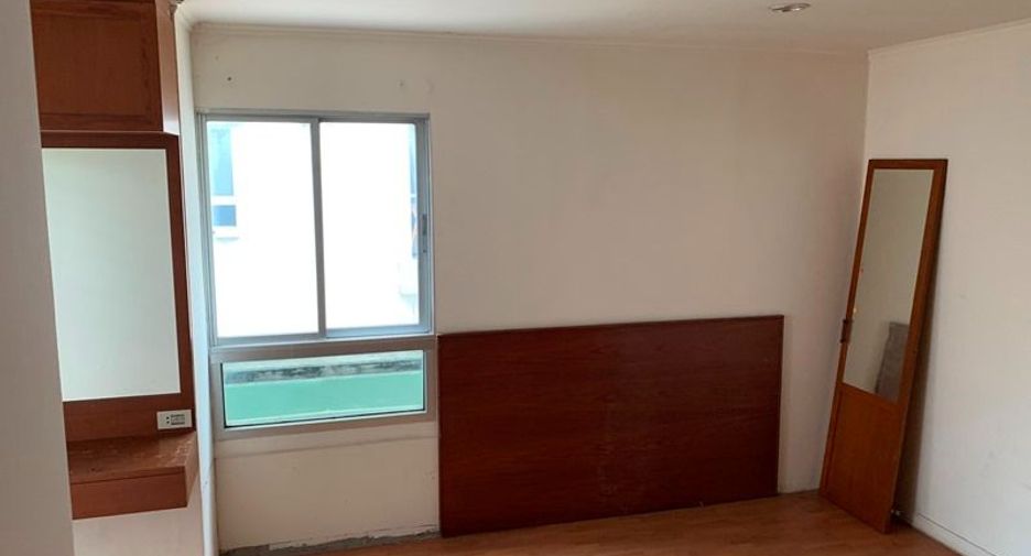 For sale 1 bed condo in Huai Khwang, Bangkok