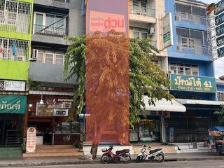 For sale 3 Beds retail Space in Lat Phrao, Bangkok