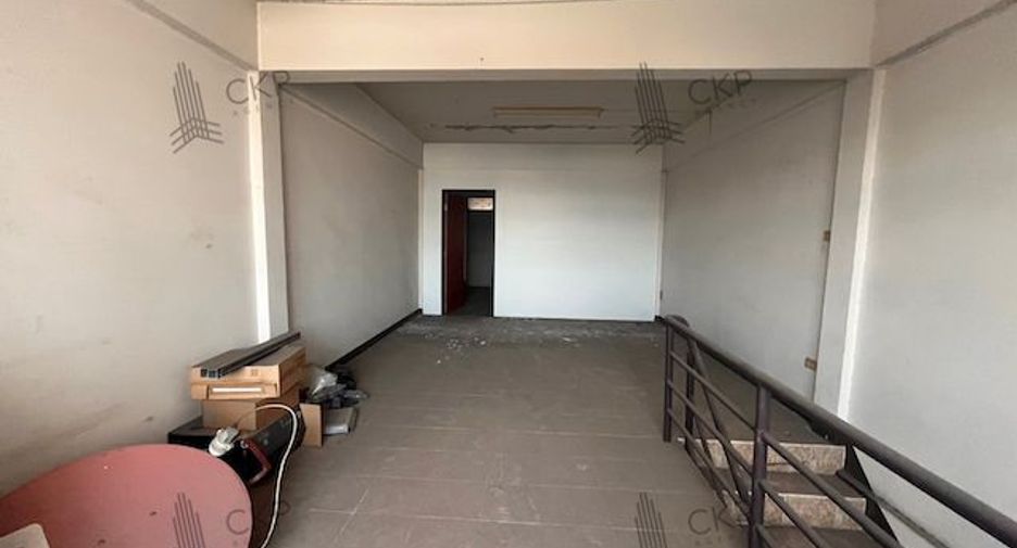 For sale 3 bedrooms retail Space in Lat Phrao, Bangkok