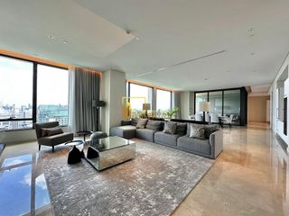 For rent 4 bedrooms condo in Pathum Wan, Bangkok