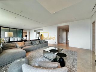 For rent 4 bedrooms condo in Pathum Wan, Bangkok