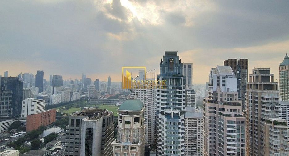 À louer 4 chambres condo à Pathum Wan, Bangkok