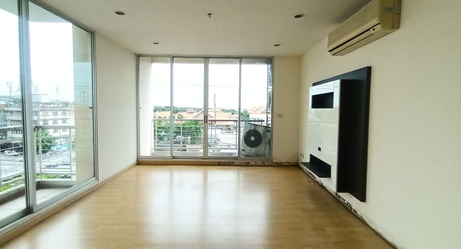 For sale 2 ベッドルーム condo in Yan Nawa, Bangkok