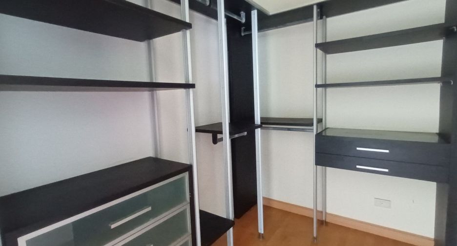For sale 2 ベッドルーム condo in Yan Nawa, Bangkok