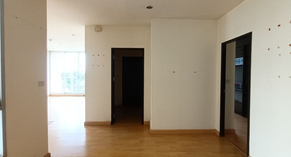For sale 2 ベッドルーム condo in Yan Nawa, Bangkok