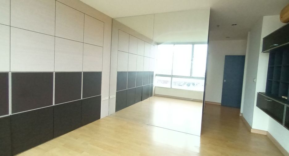 For sale 2 ベッドルーム condo in Yan Nawa, Bangkok