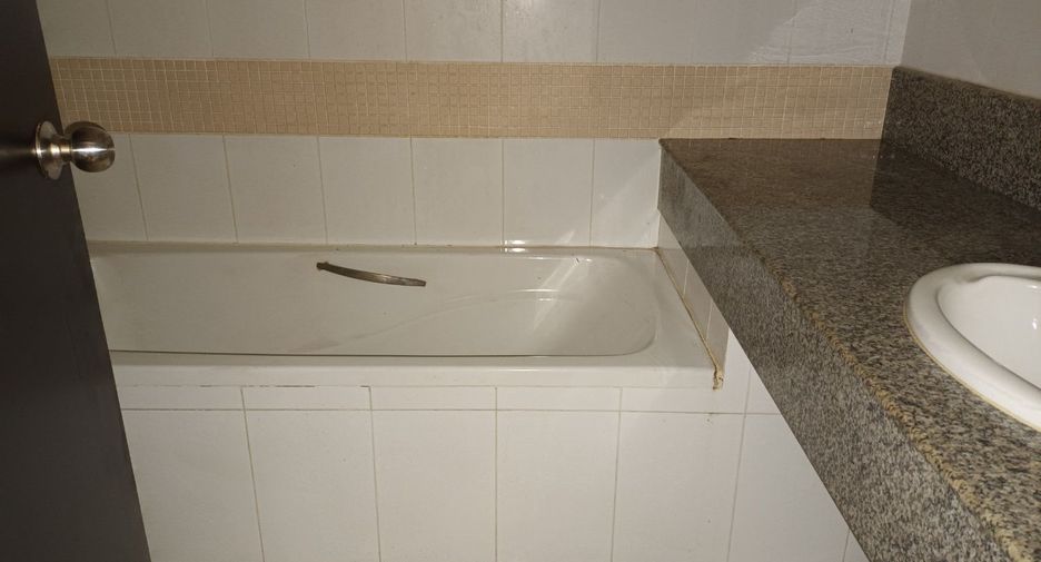 For sale 2 ベッドルーム condo in Yan Nawa, Bangkok