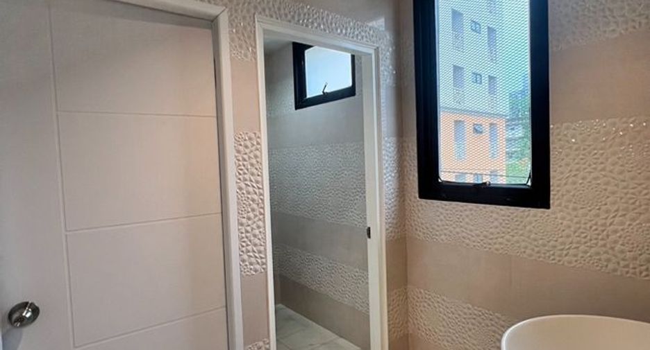 For rent retail Space in Khlong Toei, Bangkok