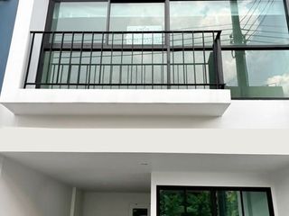 For rent 2 Beds office in Mueang Samut Prakan, Samut Prakan