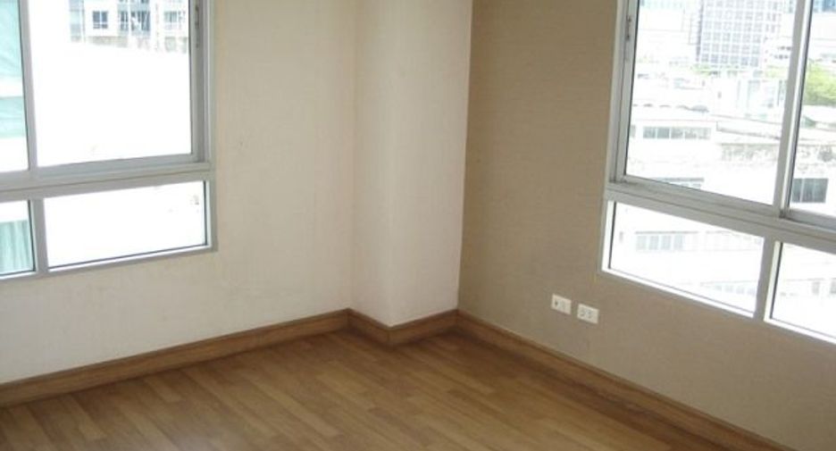 For sale 2 bedrooms condo in Wang Thonglang, Bangkok