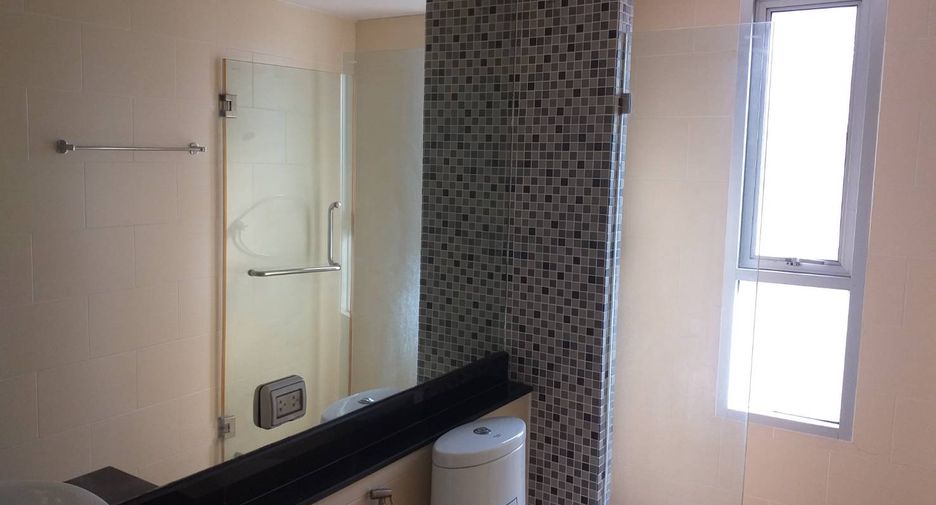 For sale 2 bedrooms condo in Wang Thonglang, Bangkok