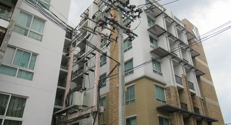 For sale 2 bedrooms condo in Wang Thonglang, Bangkok