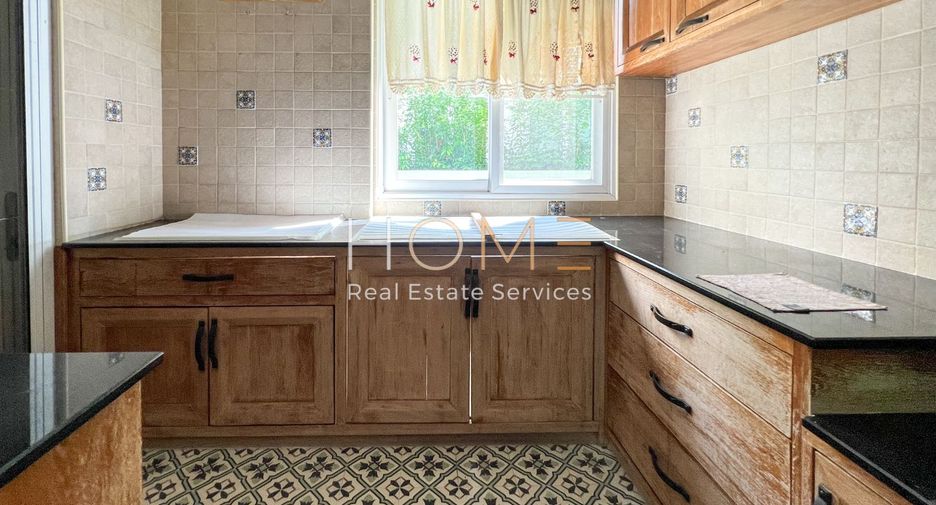For sale 4 bedrooms house in Sai Mai, Bangkok