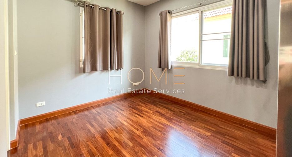 For sale 4 bedrooms house in Sai Mai, Bangkok