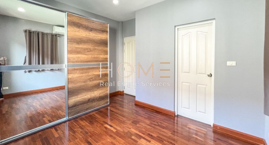 For sale 4 bedrooms house in Sai Mai, Bangkok