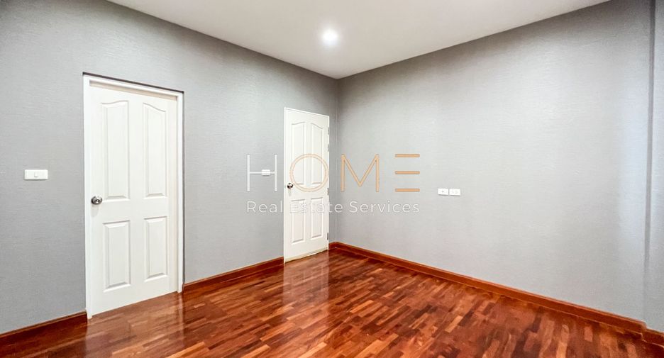 For sale 4 bedrooms house in Sai Mai, Bangkok