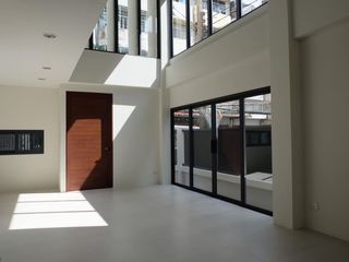 For rent and for sale 3 bed office in Huai Khwang, Bangkok