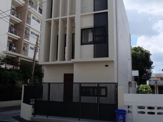 For rent and for sale 3 bed office in Huai Khwang, Bangkok