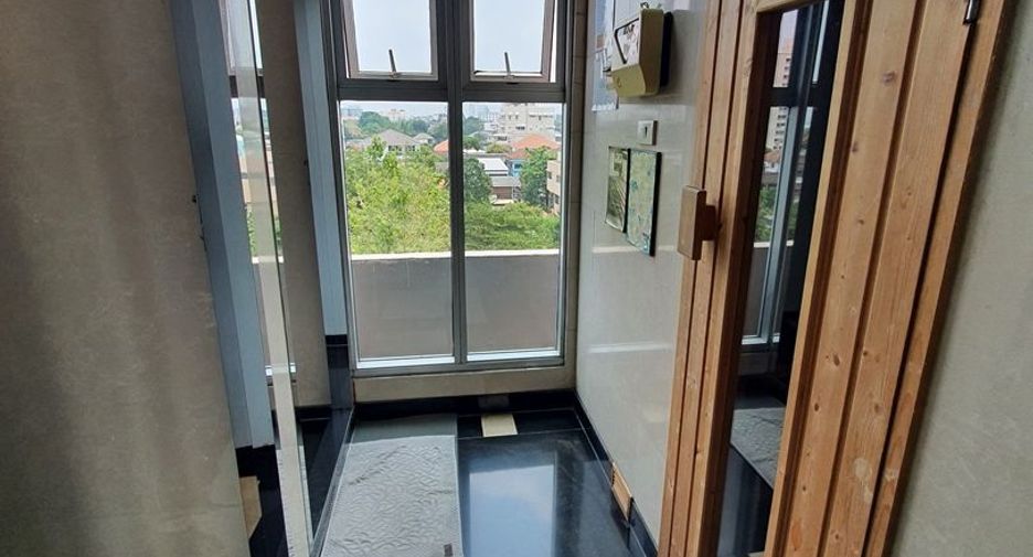 For sale 1 bed condo in Huai Khwang, Bangkok