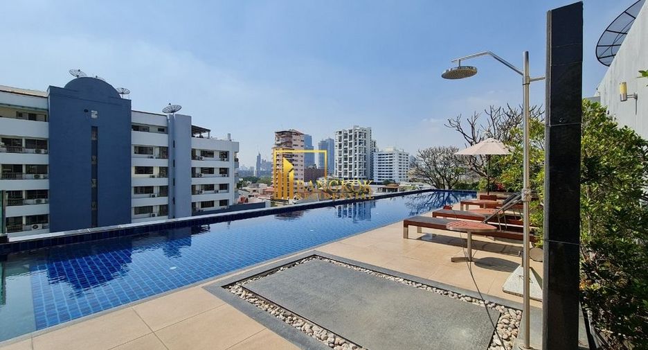For rent 2 bedrooms condo in Khlong Toei, Bangkok