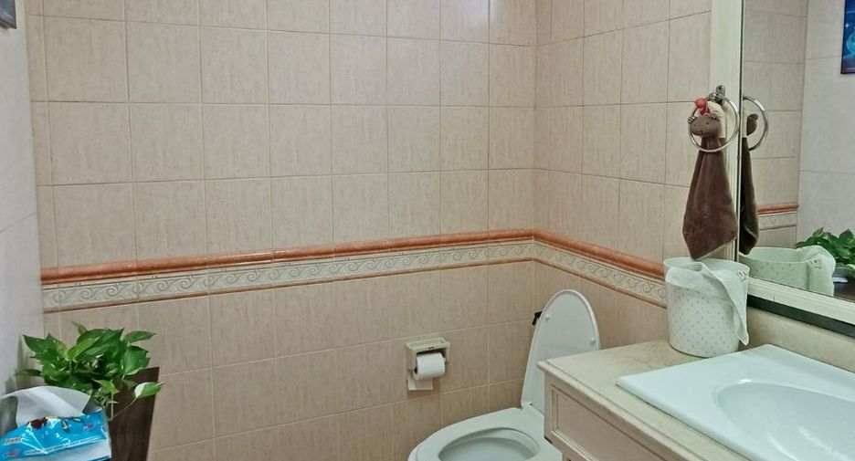 For sale 4 bedrooms condo in Khlong Toei, Bangkok