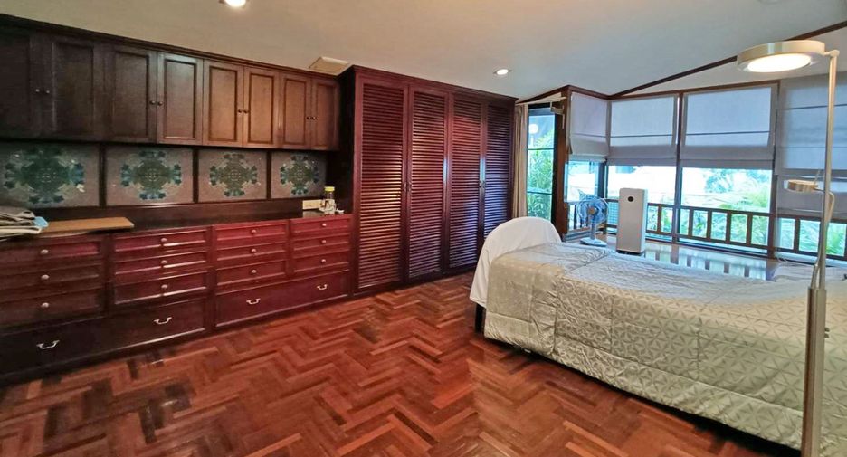 For sale 4 bedrooms condo in Khlong Toei, Bangkok