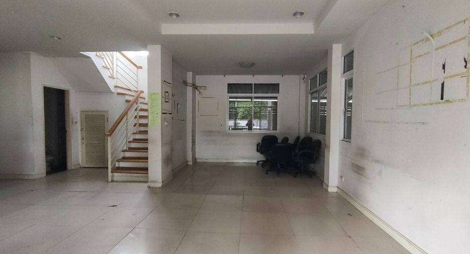 Haus zum Kauf mit Studio in Saphan Sung, Bangkok