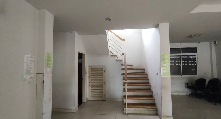 Haus zum Kauf mit Studio in Saphan Sung, Bangkok