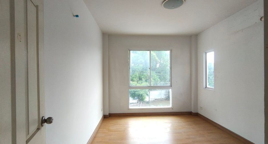 Haus zum Kauf mit Studio in Saphan Sung, Bangkok