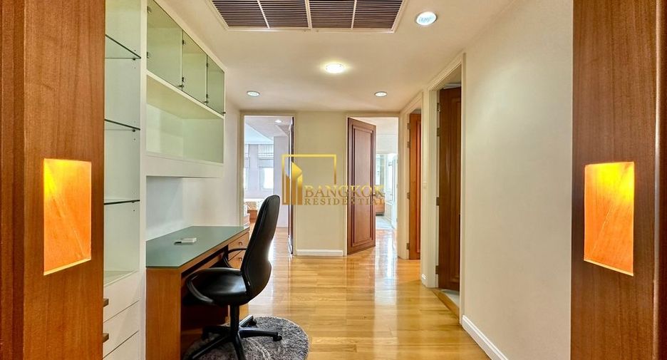 For rent 3 bedrooms condo in Watthana, Bangkok
