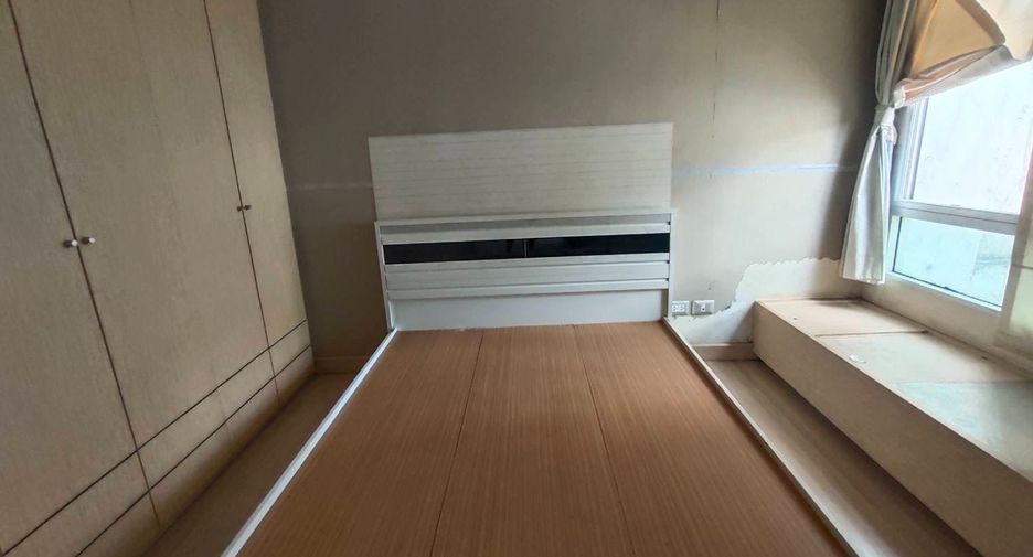 For sale studio condo in Phra Khanong, Bangkok
