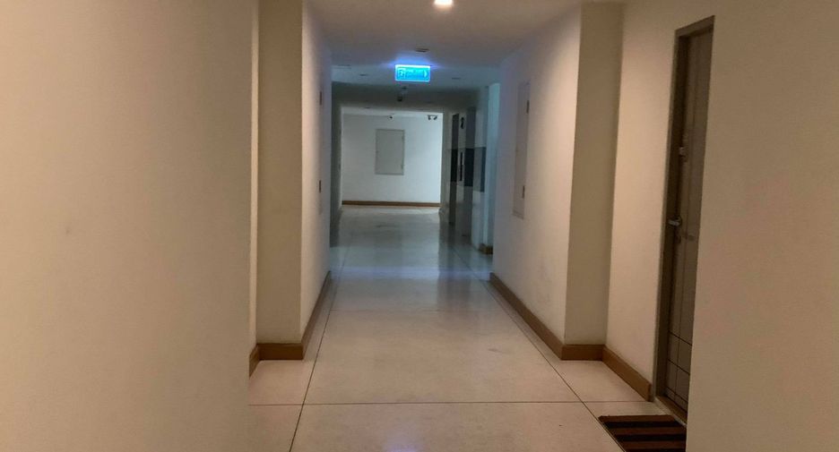 For sale studio condo in Phra Khanong, Bangkok