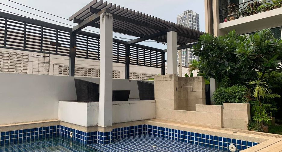 For sale studio condo in Phra Khanong, Bangkok