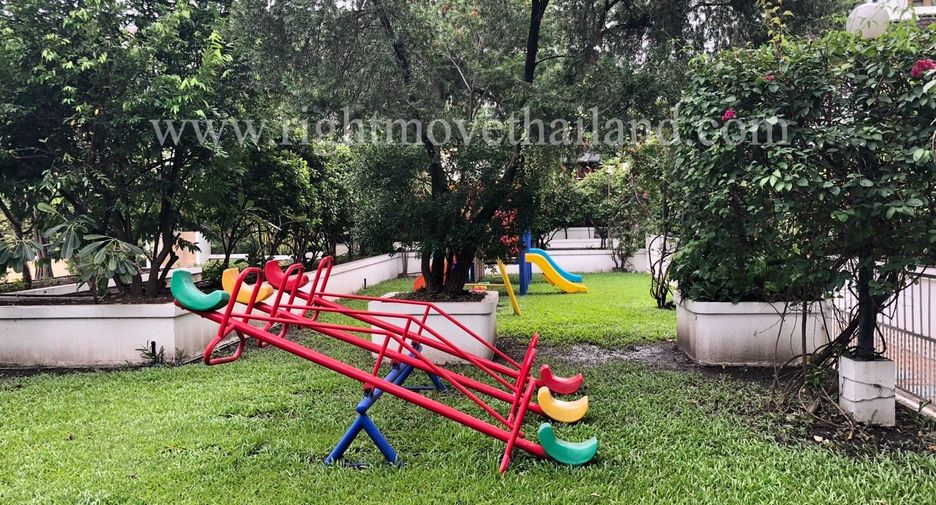 出售 4 卧室 联排别墅 在 Watthana, 曼谷