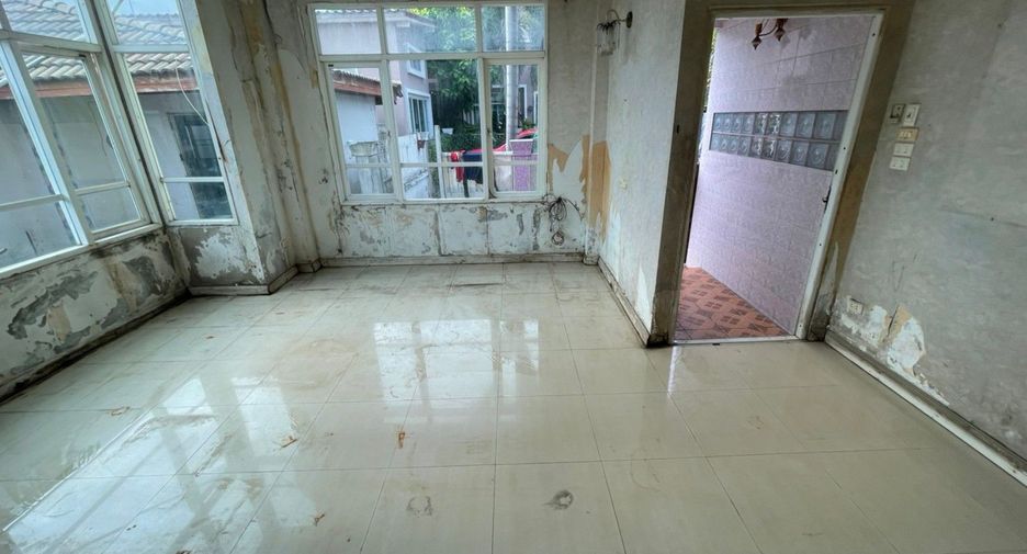 For sale studio house in Bang Kapi, Bangkok