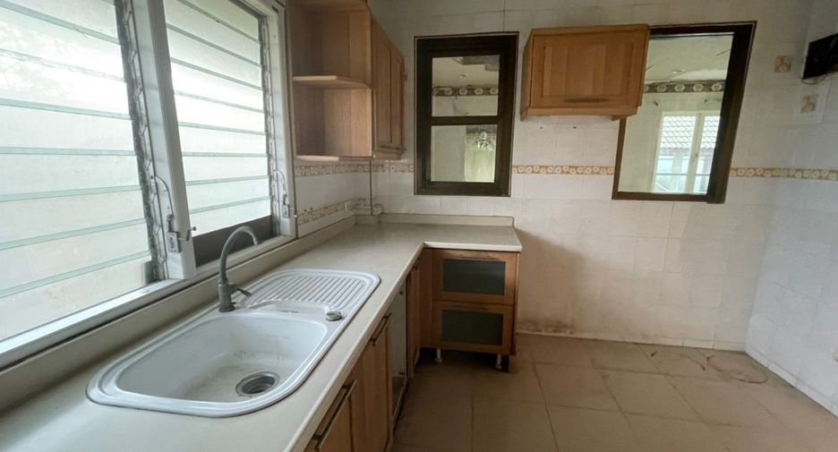 For sale studio house in Bang Kapi, Bangkok