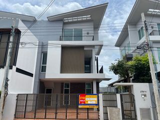 Haus zum Kauf mit Studio in Don Mueang, Bangkok