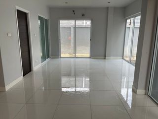 Haus zum Kauf mit Studio in Don Mueang, Bangkok