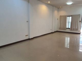 For rent 3 bed townhouse in Pak Kret, Nonthaburi
