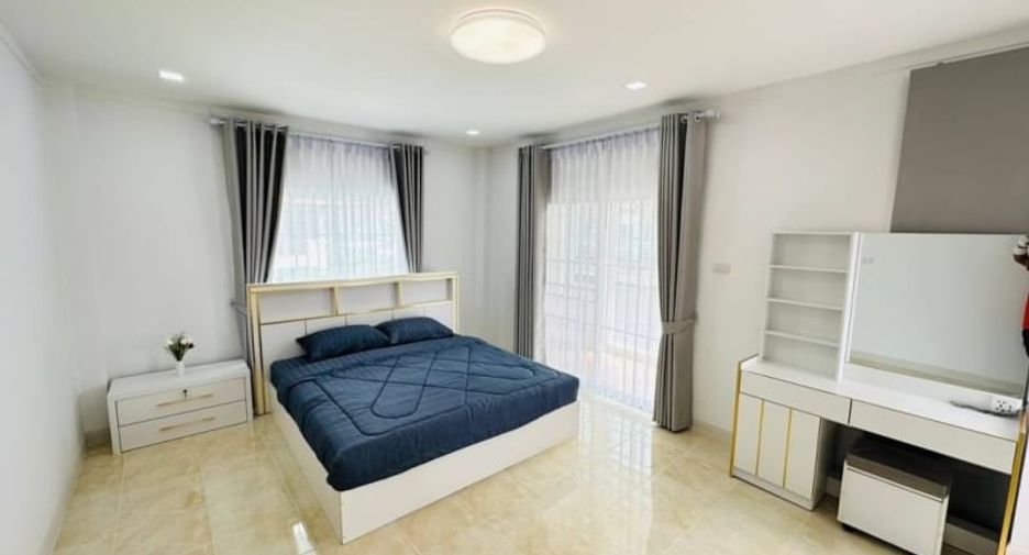 For sale 3 bedrooms house in Si Racha, Chonburi