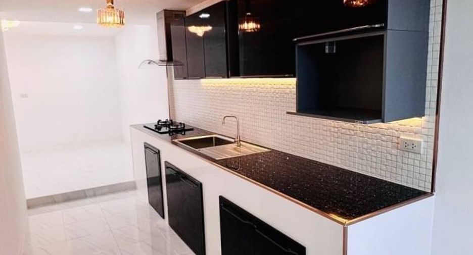 For sale 3 bedrooms house in Si Racha, Chonburi