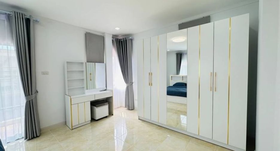 For sale 3 bedrooms house in Si Racha, Chonburi