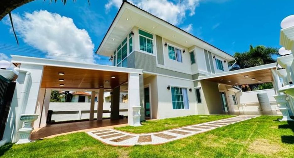 For sale 3 bedrooms house in Si Racha, Chonburi