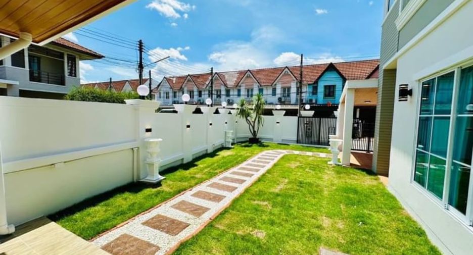 For sale 3 bedrooms house in Si Racha, Chonburi