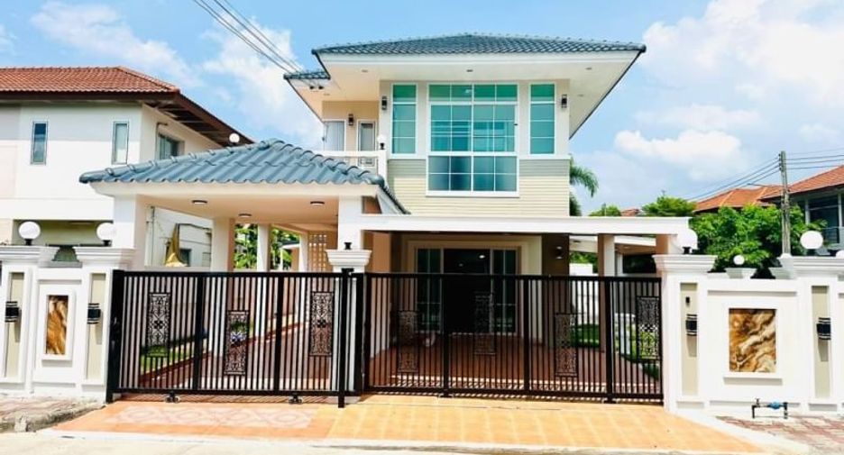 For sale 3 bedrooms house in Si Racha, Chonburi