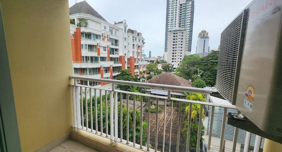 For rent 3 bedrooms apartment in Khlong Toei, Bangkok