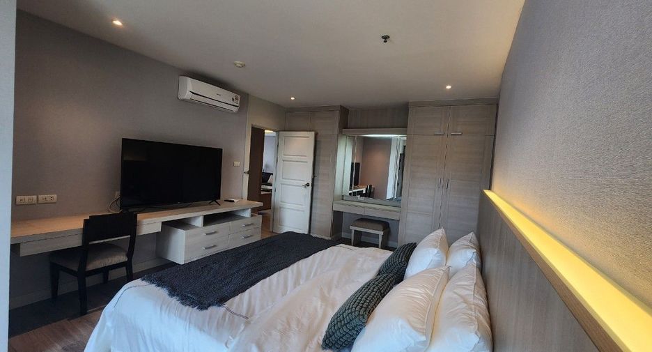 For rent 3 bedrooms apartment in Khlong Toei, Bangkok