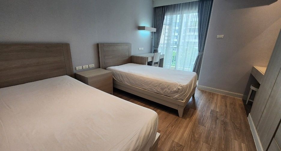 For rent 3 bedrooms apartment in Khlong Toei, Bangkok